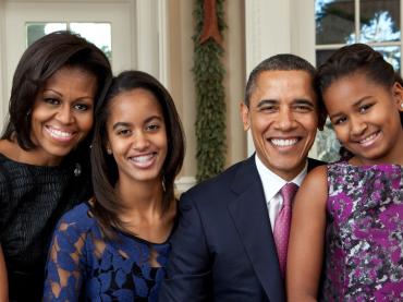 Barack And Michelle Obama With Daughters Malia And Sasha