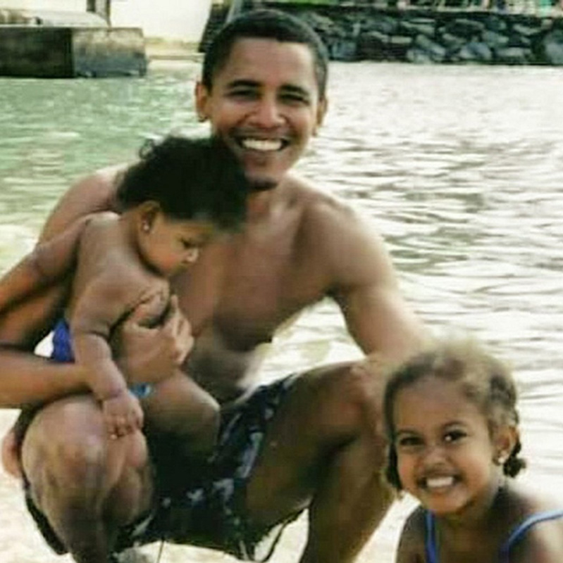 Young Barack Obama With His Daughters On The Beach