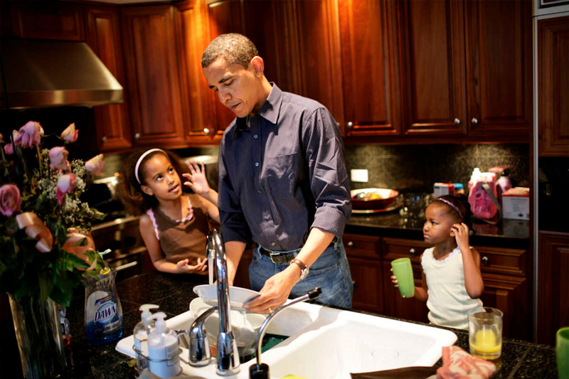 Barack Obama Doing Dishes At Home With His 2 Daughters helping Him