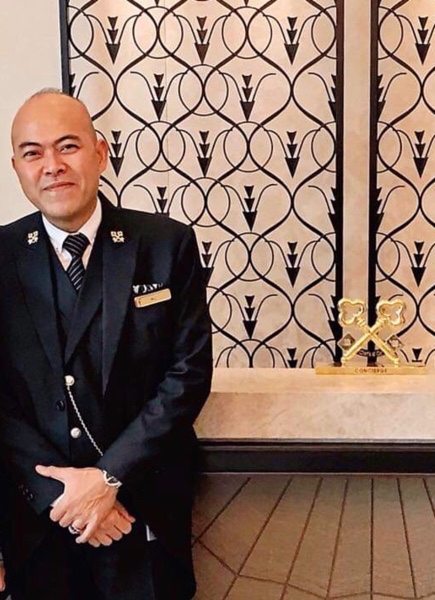 Ali Alsagoff Concierge At The Fulleton Bay Hotel