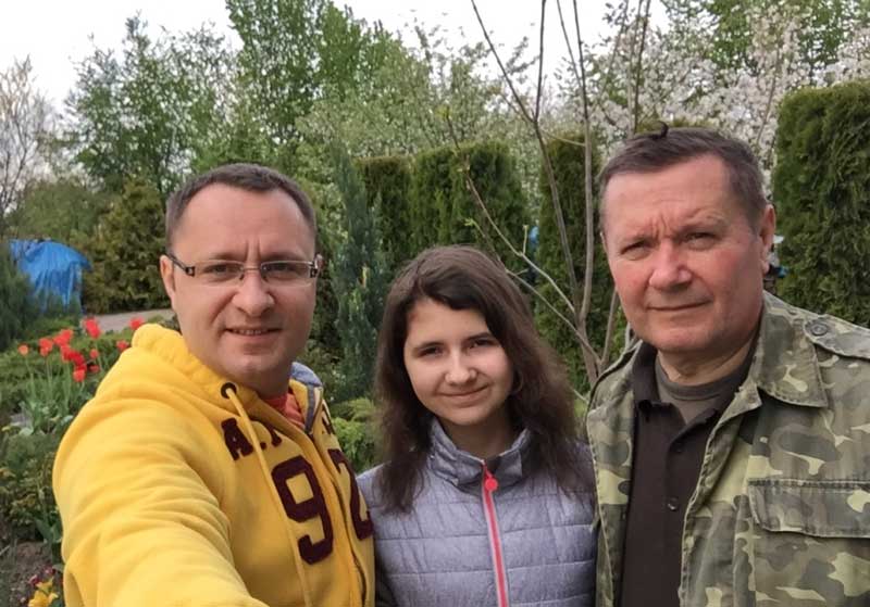Vasyl Myroshnychenko With Daughter And His Father